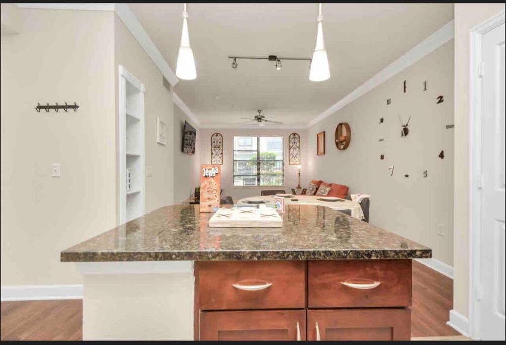 Luxury 1Bedroom/Pool View/ Galleria W/Study Desk Houston Kültér fotó