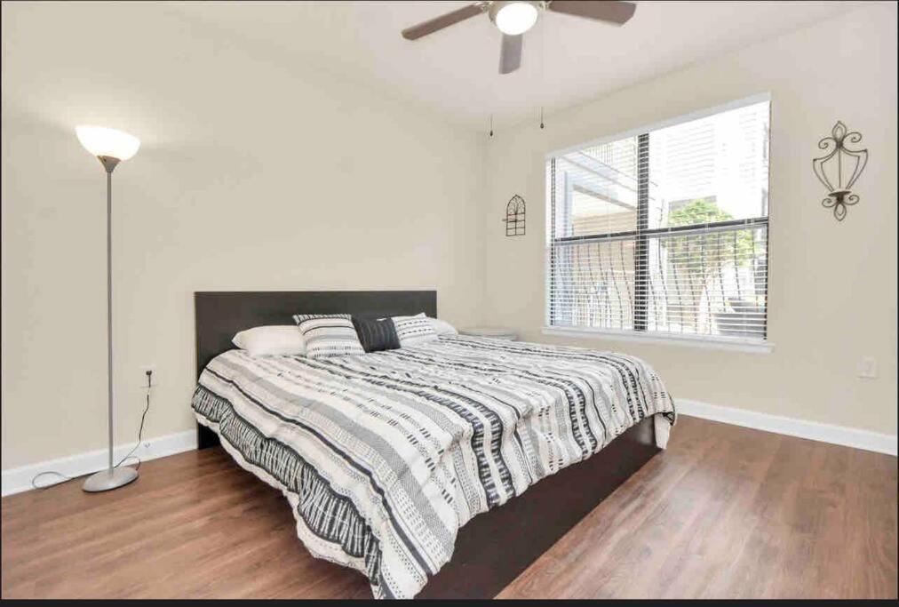 Luxury 1Bedroom/Pool View/ Galleria W/Study Desk Houston Kültér fotó
