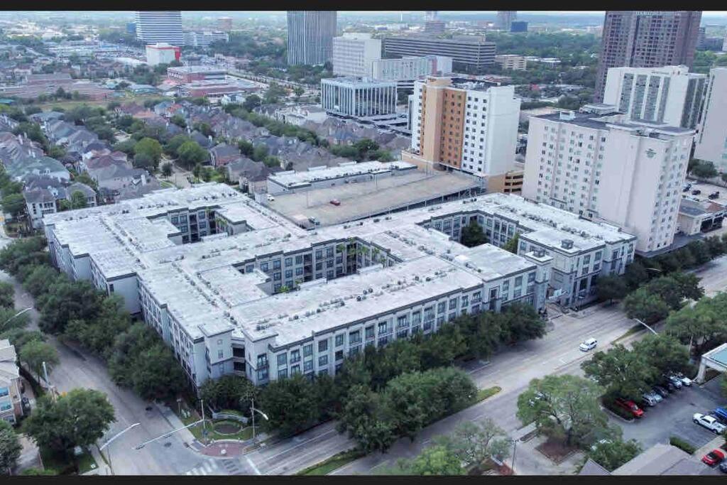Luxury 1Bedroom/Pool View/ Galleria W/Study Desk Houston Kültér fotó