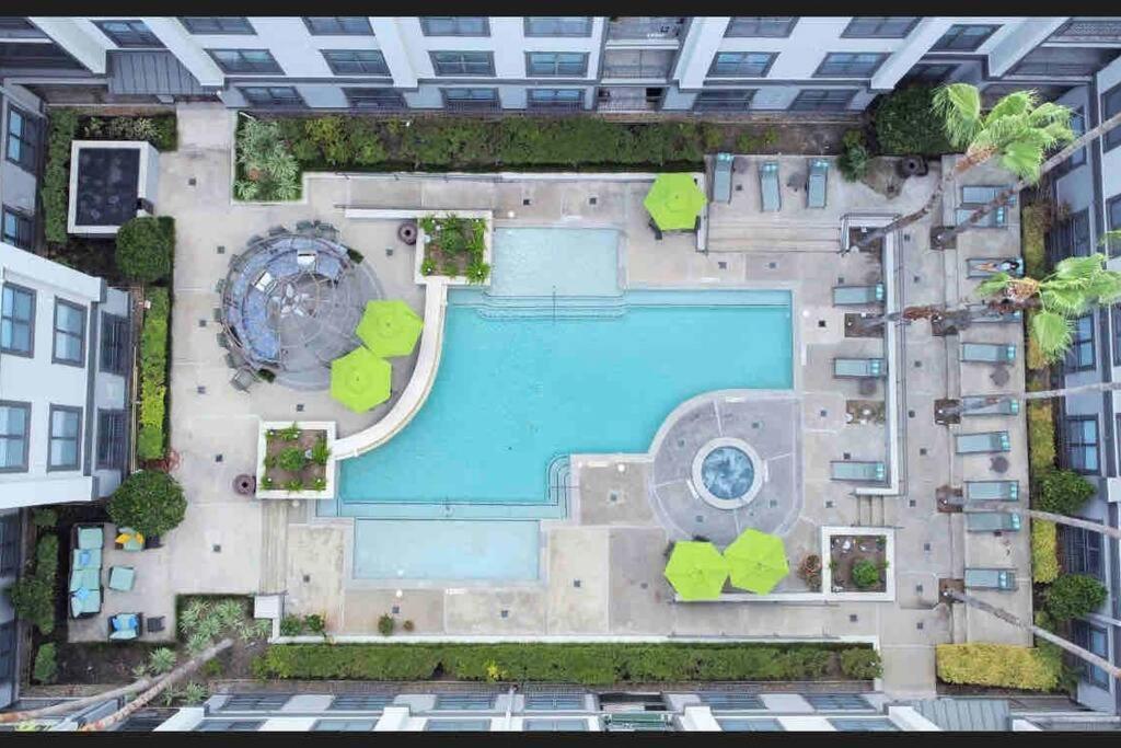 Luxury 1Bedroom/Pool View/ Galleria W/Study Desk Houston Kültér fotó
