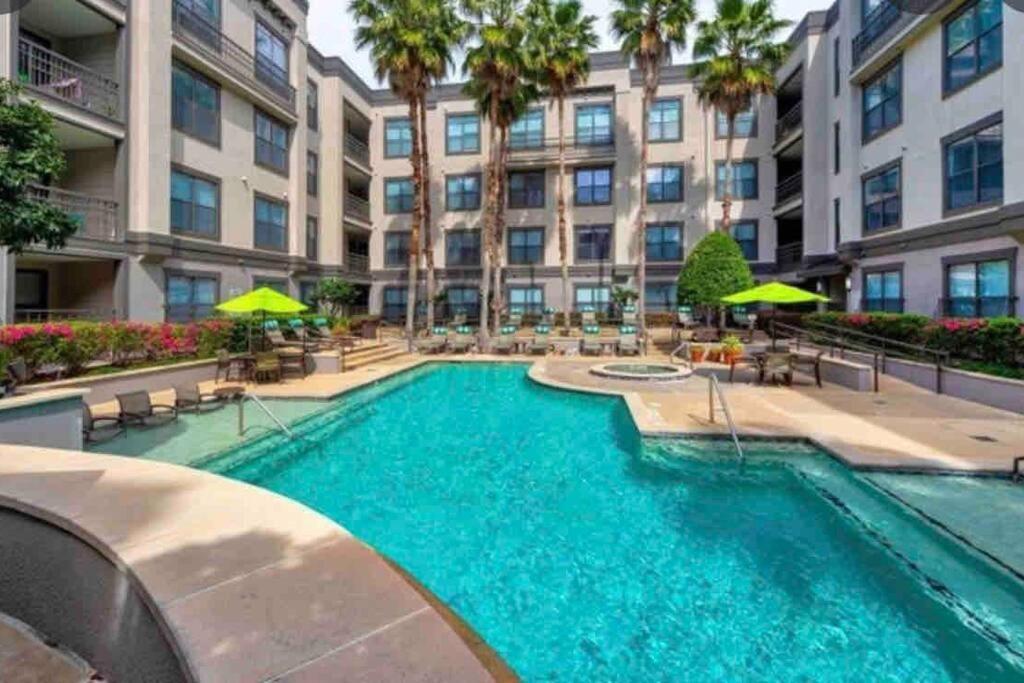Luxury 1Bedroom/Pool View/ Galleria W/Study Desk Houston Kültér fotó
